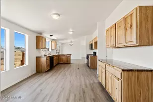 24175 N Los Angeles St, Paulden, AZ 86334 - Photo 13