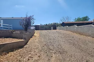 18414 S Frontier Rd, Peeples Valley, AZ 86332 - Photo 23