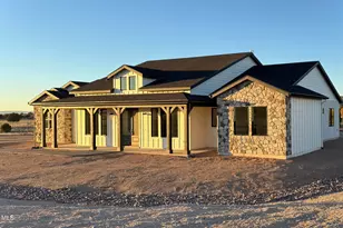 1170 E Cougar Rdg Rd, Paulden, AZ 86334 - Photo 1