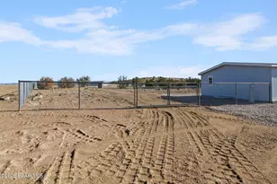 1440 E Spring Water Dr, Paulden, AZ 86334 - Photo 11