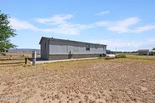 25915 N Lola Ln, Paulden, AZ 86334 - Photo 15