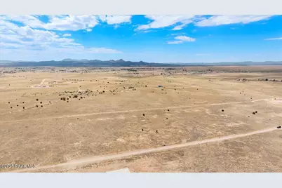 3299 W Limestone Drive, Paulden, AZ 86334 - Photo 5