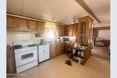 58558 N Shadow Mountain Parkway, Seligman, AZ 86337 - Photo 7