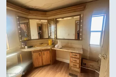 58558 N Shadow Mountain Parkway, Seligman, AZ 86337 - Photo 9