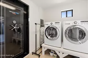 000 Juniperwood Ranch, Ash Fork, AZ 86320 - Photo 17