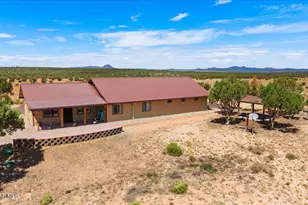 000 Juniperwood Ranch, Ash Fork, AZ 86320 - Photo 31