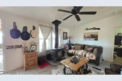 8495 W Antelope Run Road, Ash Fork, AZ 86320 - Photo 9