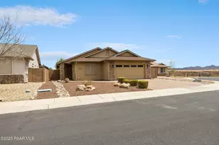 317 N La Paz St, Dewey-Humboldt, AZ 86327 - Photo 3