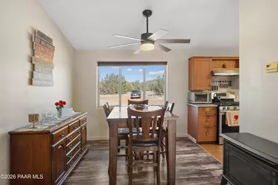 38236 W Howling Coyote Road, Seligman, AZ 86337 - Photo 11