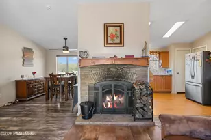 38236 W Howling Coyote Rd, Seligman, AZ 86337 - Photo 15