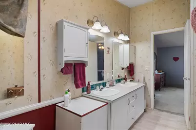 38236 W Howling Coyote Road, Seligman, AZ 86337 - Photo 23