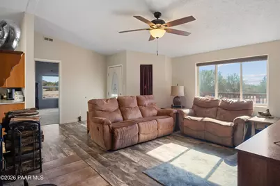 38236 W Howling Coyote Road, Seligman, AZ 86337 - Photo 13