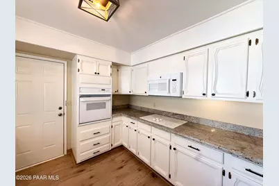 10746 E Manzanita Trail, Dewey-Humboldt, AZ 86327 - Photo 15