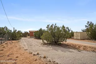 25815 W Fort Rock Rd, Seligman, AZ 86337 - Photo 21