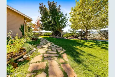 17827 S Tawny Lane, Peeples Valley, AZ 86332 - Photo 7