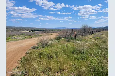 1365 S Iron Springs Road, Skull Valley, AZ 86338 - Photo 11