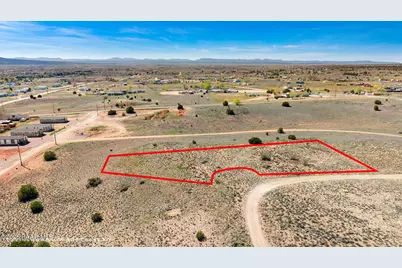 25640 N Lopez Drive, Paulden, AZ 86334 - Photo 1