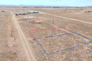 390 W Hawaii Rd, Paulden, AZ 86334 - Photo 1