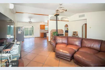 18059 S Country Club Drive, Peeples Valley, AZ 86332 - Photo 9