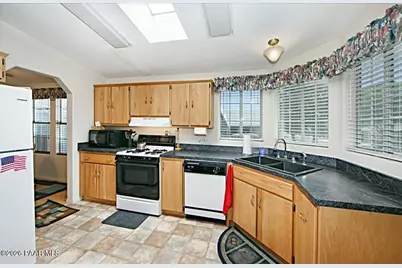 12110 E Obsidian Loop Road, Dewey-Humboldt, AZ 86314 - Photo 5