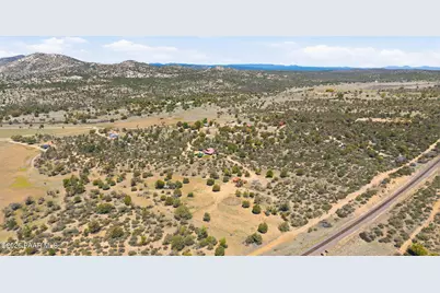 10080 W Tough Country Trail, Skull Valley, AZ 86305 - Photo 9