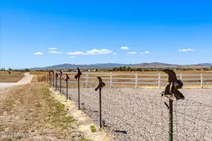 10350 N Hawthorne Ln, Prescott Valley, AZ 86314 - Photo 7