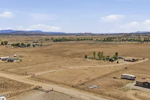 2285 W Bayberry Dr, Paulden, AZ 86334 - Photo 3