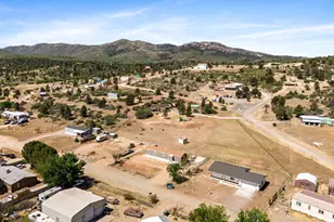 18296 S Frontier Rd, Peeples Valley, AZ 86332 - Photo 5