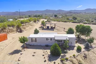 8360 W Barrington Rd, Wilhoit, AZ 86332 - Photo 1