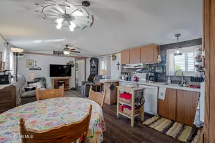 8360 W Barrington Rd, Wilhoit, AZ 86332 - Photo 9