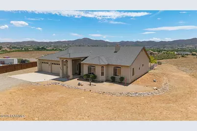 1805 S Crooked H Trail, Dewey-Humboldt, AZ 86327 - Photo 3