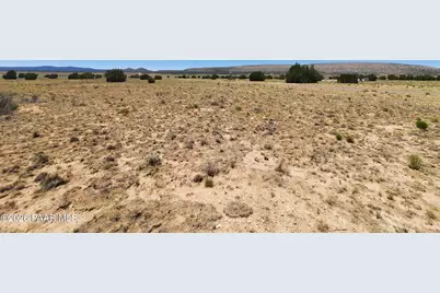 27705 W Fort Rock Road, Seligman, AZ 86337 - Photo 7