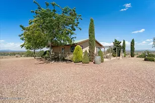 974 N Grandview, Paulden, AZ 86334 - Photo 3