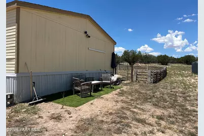 25284 W El Dorado Drive, Seligman, AZ 86337 - Photo 23