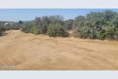 8095 W Barrington Road, Wilhoit, AZ 86332 - Photo 1