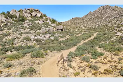 17930 W Lone Ocotillo Trail, Yarnell, AZ 85362 - Photo 1