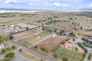 890 E Latigo Ct, Paulden, AZ 86334 - Photo 7