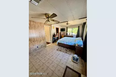 18233 S John Fry Avenue, Peeples Valley, AZ 86332 - Photo 13