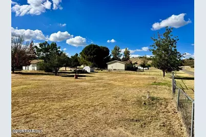 18233 S John Fry Avenue, Peeples Valley, AZ 86332 - Photo 3