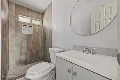4340 W Clarendon Avenue, Phoenix, AZ 85031 - Photo 13
