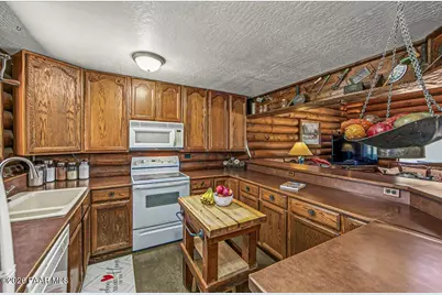13900 E Boot Hill Pass, Dewey-Humboldt, AZ 86329 - Photo 11