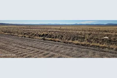 3971 W Limestone Drive, Paulden, AZ 86334 - Photo 1