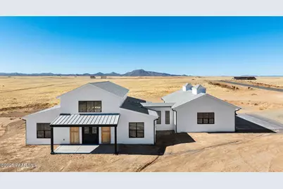 6695 E Magnolia Drive, Prescott Valley, AZ 86315 - Photo 1