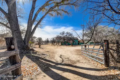 13365 W Cottonwood Lane, Skull Valley, AZ 86338 - Photo 1