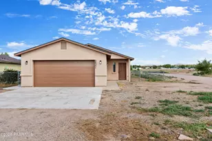 24351 N Diamond Head Ave, Paulden, AZ 86334 - Photo 1