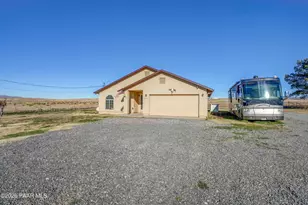 200 N Outback Rd, Dewey-Humboldt, AZ 86327 - Photo 1