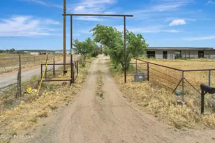 25055 N Naples St, Paulden, AZ 86334 - Photo 1