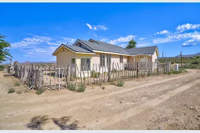 9330 S Donald Trail, Kirkland, AZ 86332 - Photo 1