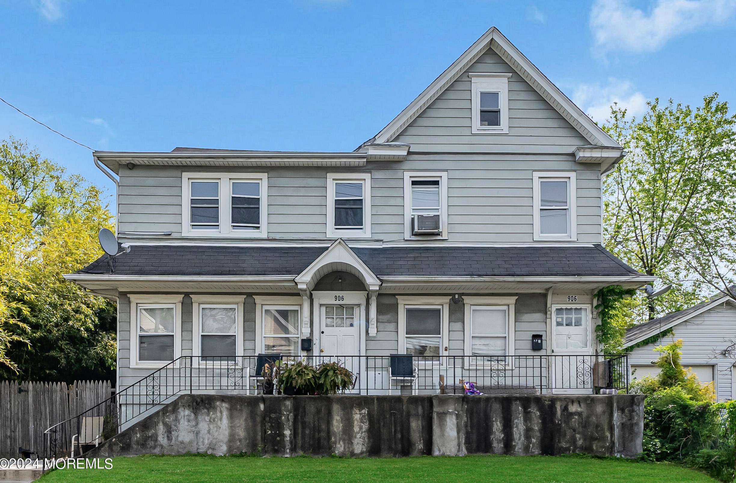 906 Comstock St, Tinton Falls NJ  07712-5814 exterior