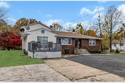 320 Roosevelt Avenue, Oakhurst, NJ 07755 - Photo 7